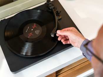 Technologia audio Lenco L-30 Černá