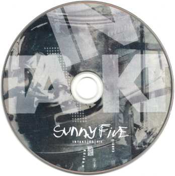 CD Sunny Five: Candid