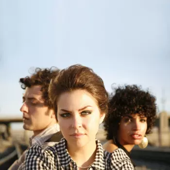 The Ettes: Shake The Dust