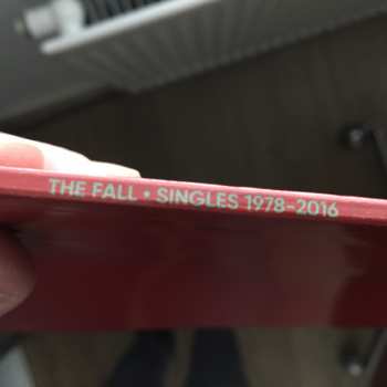 7CD/Zestaw pudełkowy The Fall: Singles 1978 - 2016 DLX