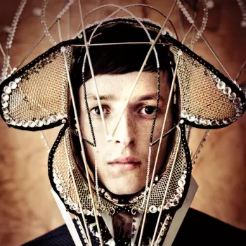 Totally Enormous Extinct Dinosaurs: Trouble